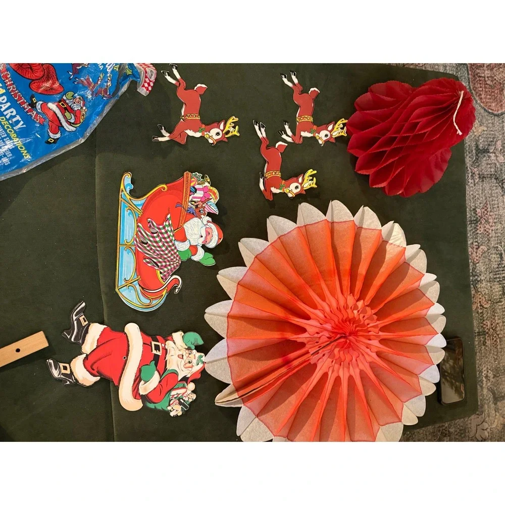 Vintage Christmas Decorama 7 Party‎ Decorations Santa Reindeer Sleigh Bells